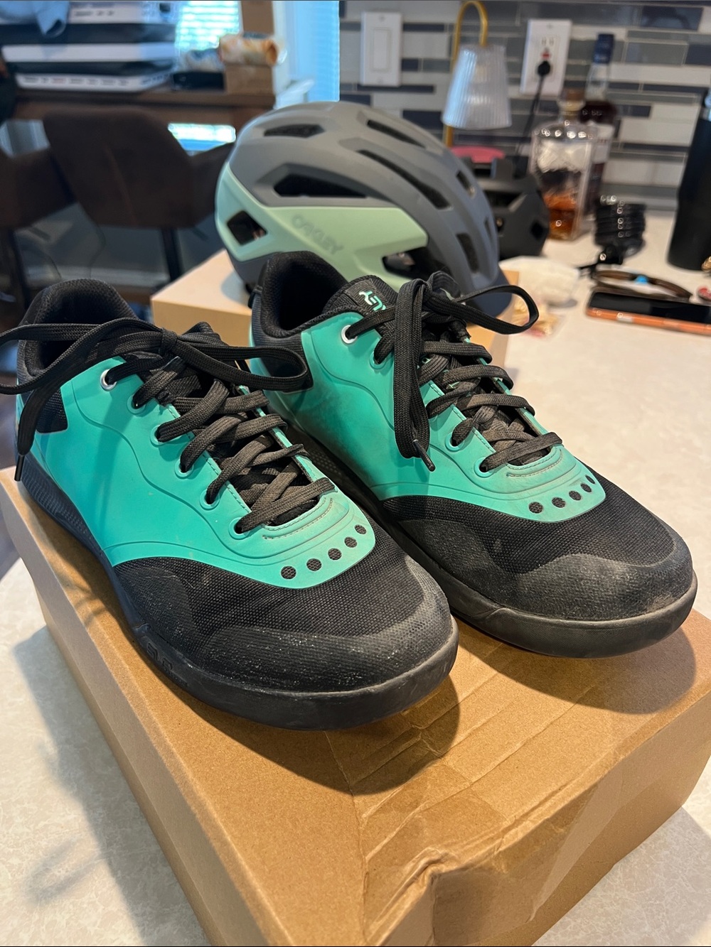 Oakley Mountain Gravel Biking Drift Recycled Mint Cycling Shoes